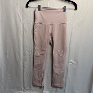 P08. Lululemon Wunder Under Crop *Full-On Luxtreme 21”
Size: 2
Smoky Blush